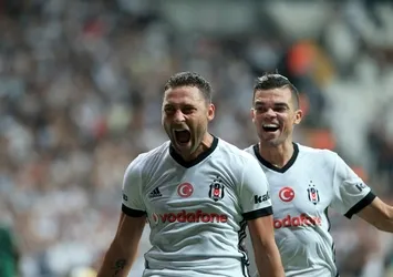 Dusko Tosic 'el yakıyor'