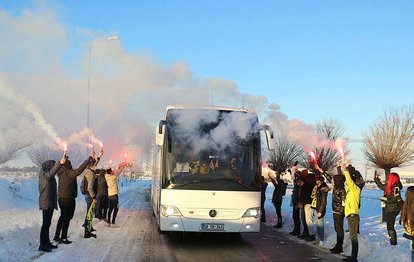 Fenerbahçe’ye Sivas’ta meşaleli karşılama