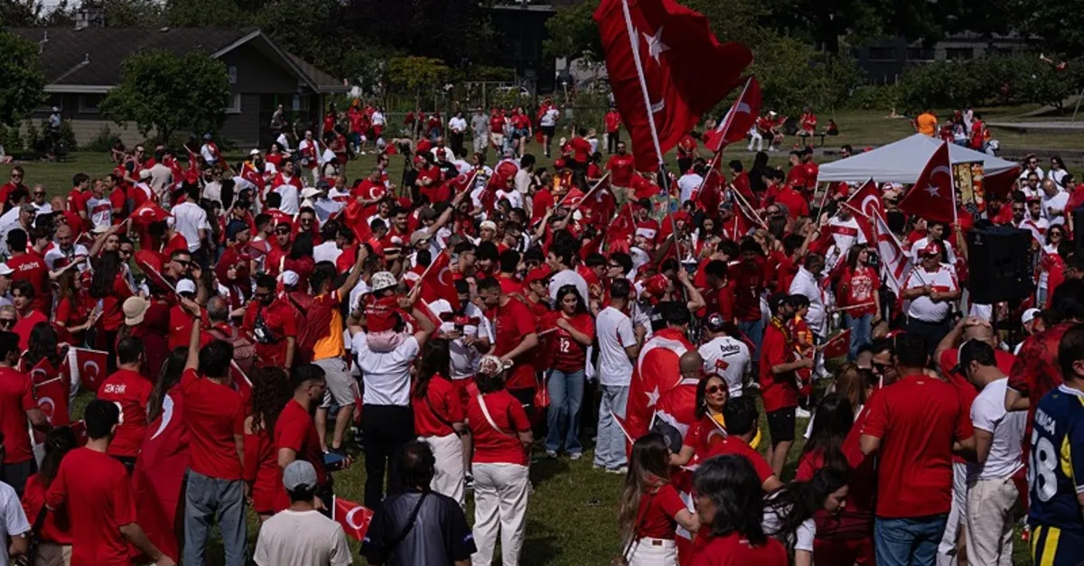 Türk taraftarlar Vancouver'da coşkuyla maç saatini bekliyor