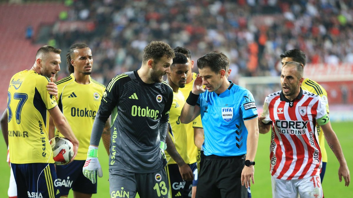 Samsunspor-Fenerbahçe maçında gol iptali doğru mu? Ahmet Çakar yorumladı! Samsunspor-Fenerbahçe maçında gol iptali doğru mu? Ahmet Çakar yorumladı!