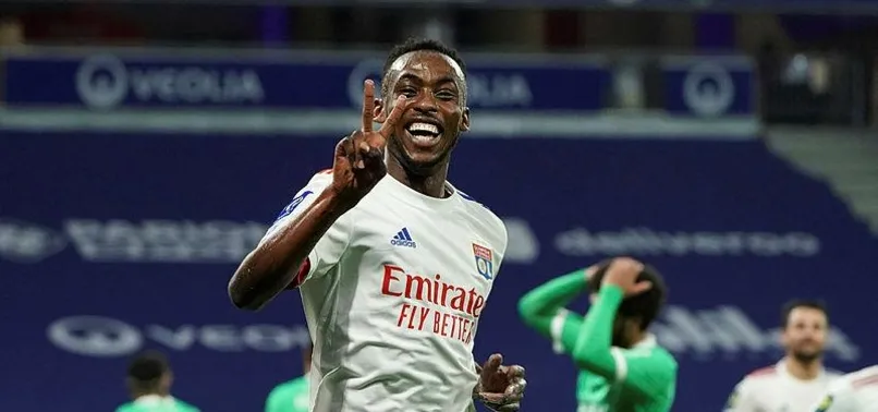 Galatasaray'da forvete Kadewere geliyor!