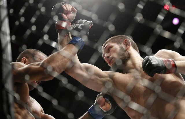 Dünya Khabib Nurmagomedov’u konuşuyor