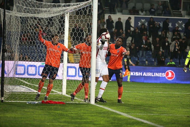 Başakşehir’in savunması dağıldı