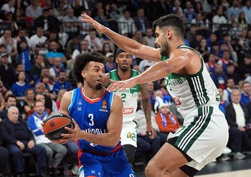Anadolu Efes Final Four şansını zora soktu