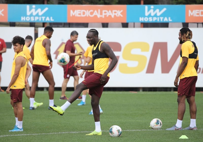 Galatasaray’da beklenen transfer müjdesi sonunda geldi!