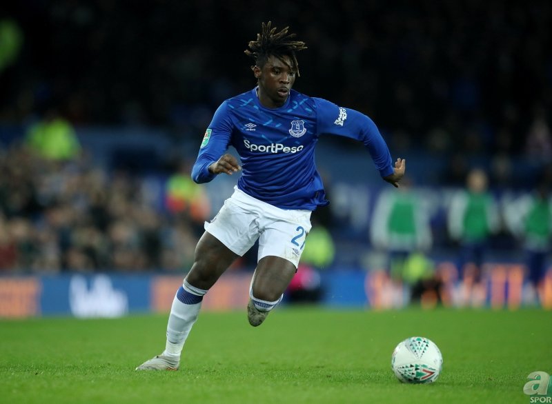 Yıldız futbolcudan corona virüsü skandalı! Kulüpten açıklama geldi