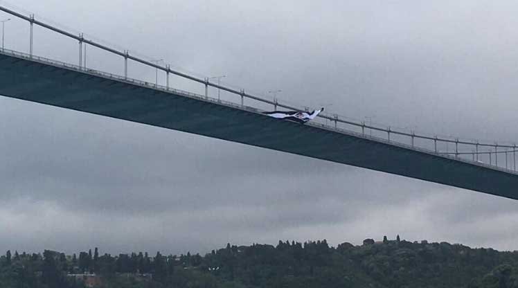 Şampiyon Beşiktaş’ın bayrağı köprüde