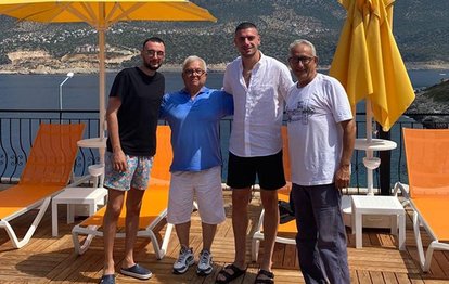 Son dakika spor haberi: A Milli Takım’ın ve Juventus’un savunmacısı Merih Demiral tatilini Kaş’ta yaptı!