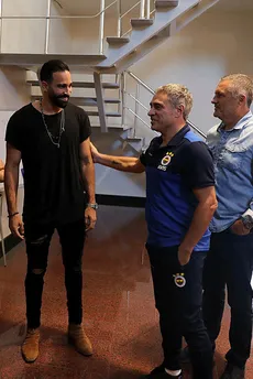 Adil Rami, Ersun Yanal ve ekibiyle tanıştı - 1
