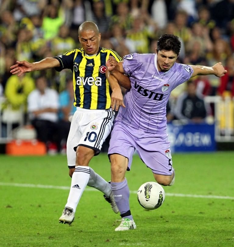 Alex de Souza ağzını fena bozdu!