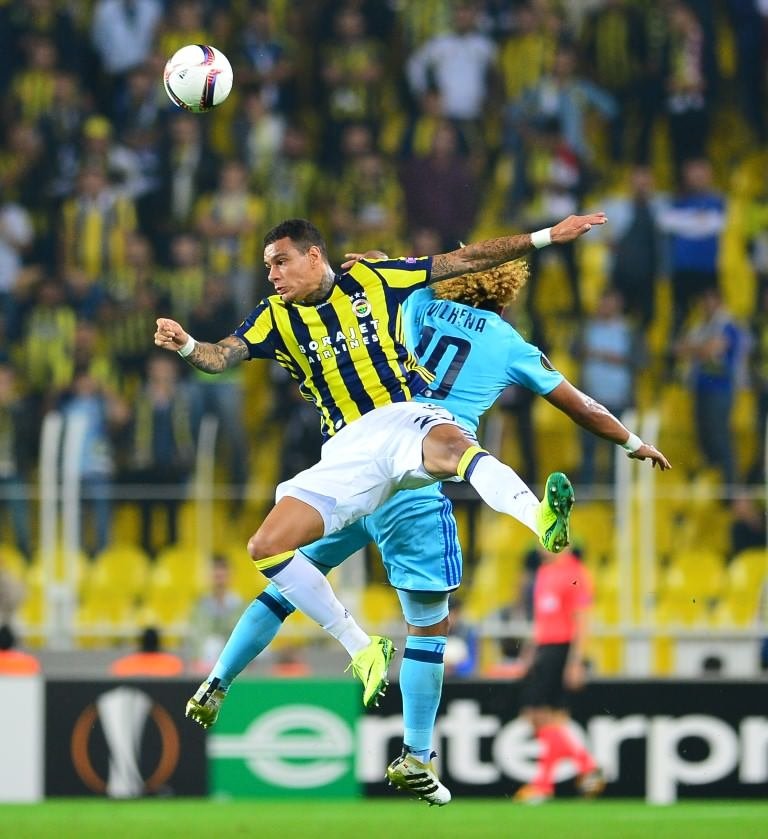 Fenerbahçe’den Van der Wiel’e şok yanıt!