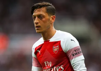 Arsenal'de Mesut Özil krizi