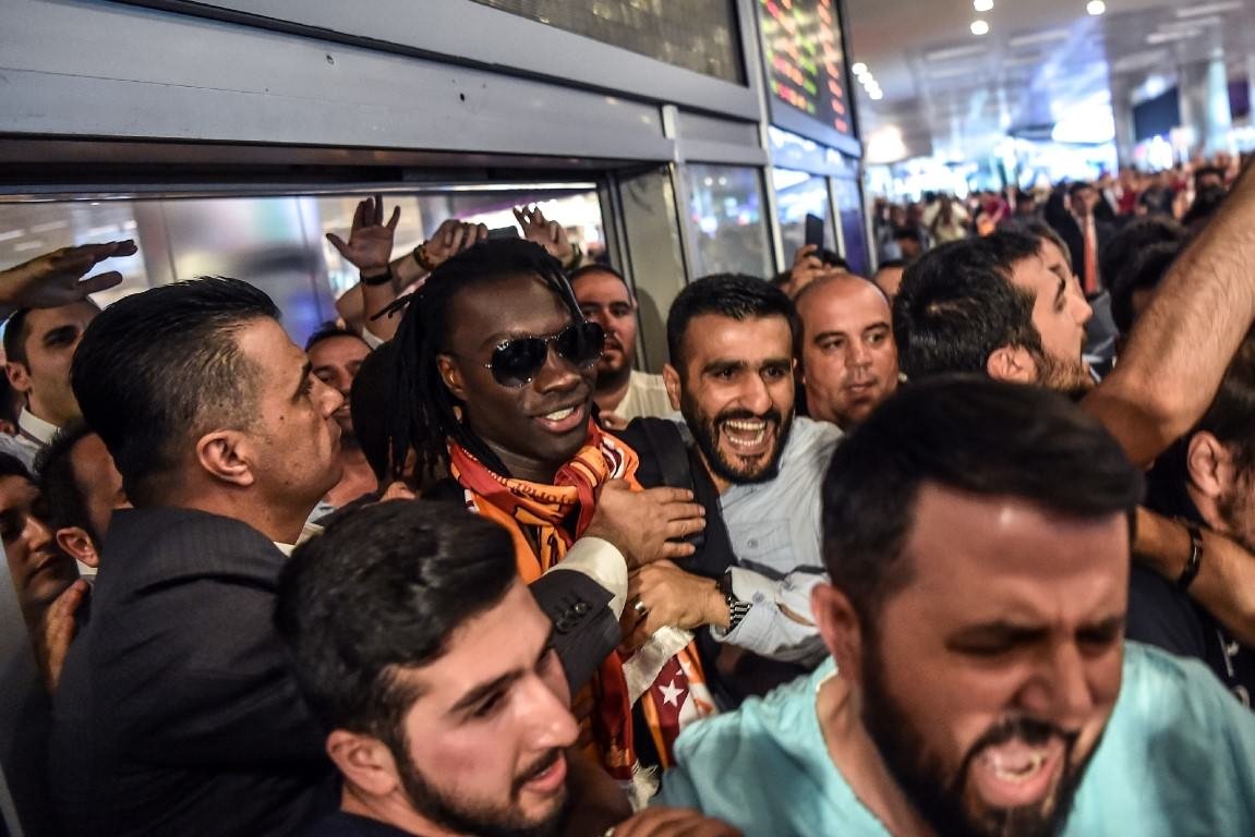 Bafetimbi Gomis araca bindi o soruyu sordu