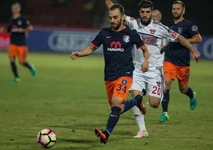 Lider Başakşehir doludizgin
