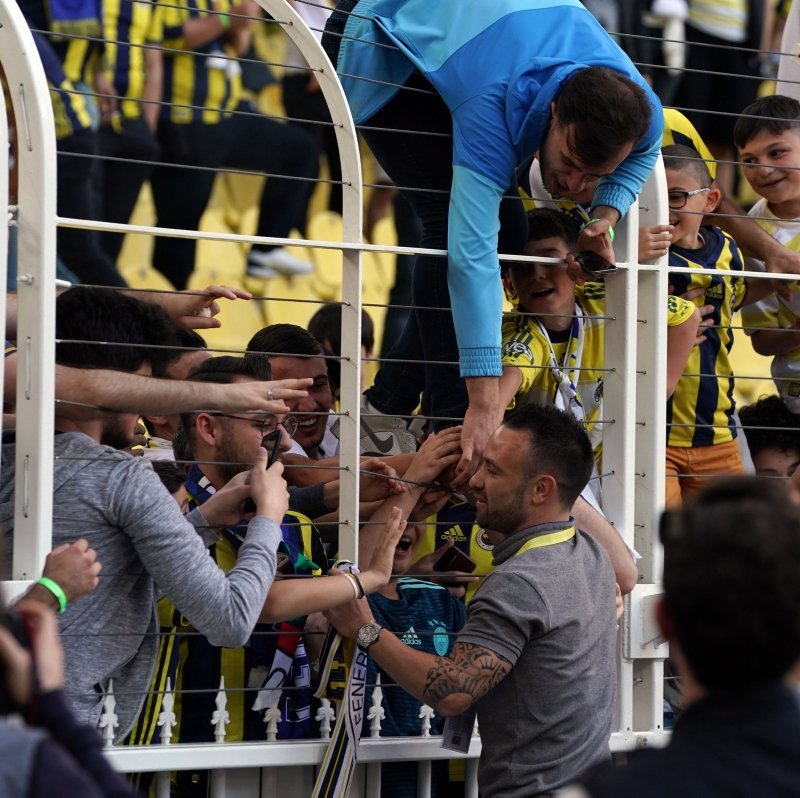 Valbuena alkışlarla veda etti