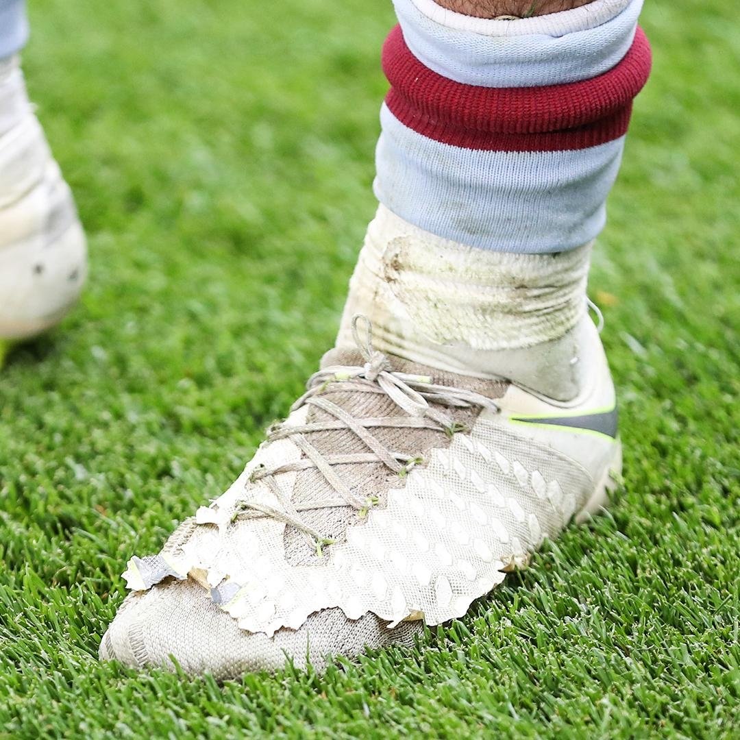 Paramparça kramponlarla Premier Lig’e...