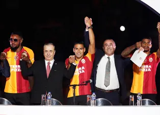 Galatasaray'dan görkemli imza töreni
