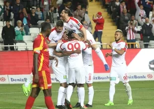 Antalyaspor son dakikada güldü