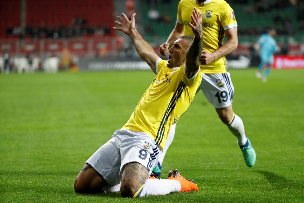 Fenerbahçe neden zirvede değil?