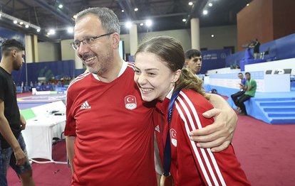 Gençlik ve Spor Bakanı Mehmet Muharrem Kasapoğlu Avrupa Şampiyonası’nda 9 madalya kazanan milli yüzücüleri kutladı
