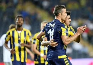 3 puan Van Persie'den