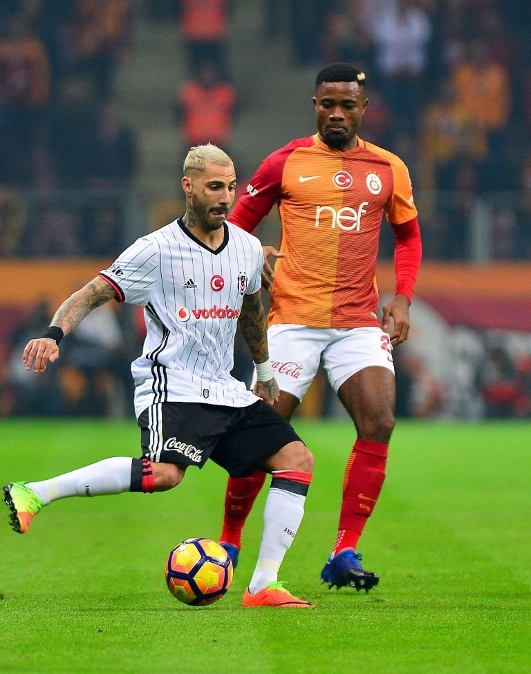 Galatasaray-Beşiktaş karşılaşmasından kareler