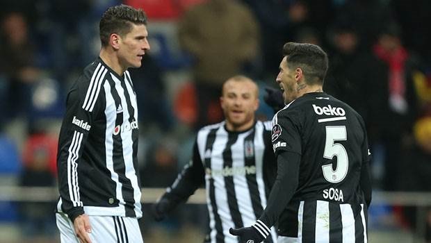 Gökhan Töre ve Mario Gomez Beşiktaş’a dönüyor