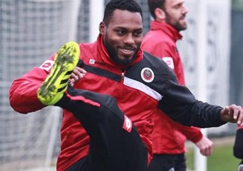 Denizlispor Claro'dan vazgeçti