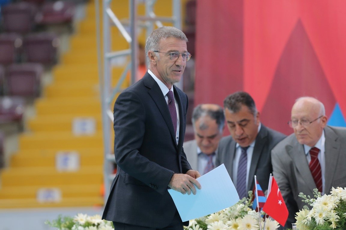 Ahmet Ağaoğlu kolları sıvadı!