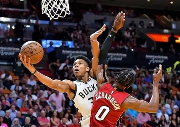 Ersan İlyasova'dan 15 sayı