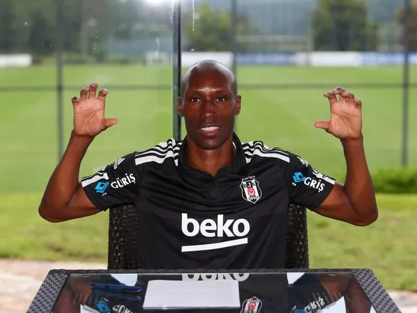 Beşiktaş Atiba Hutchinson, Gökhan Töre, Necip Uysal ve Utku Yuvakuran'la sözleşme uzattı! - 4