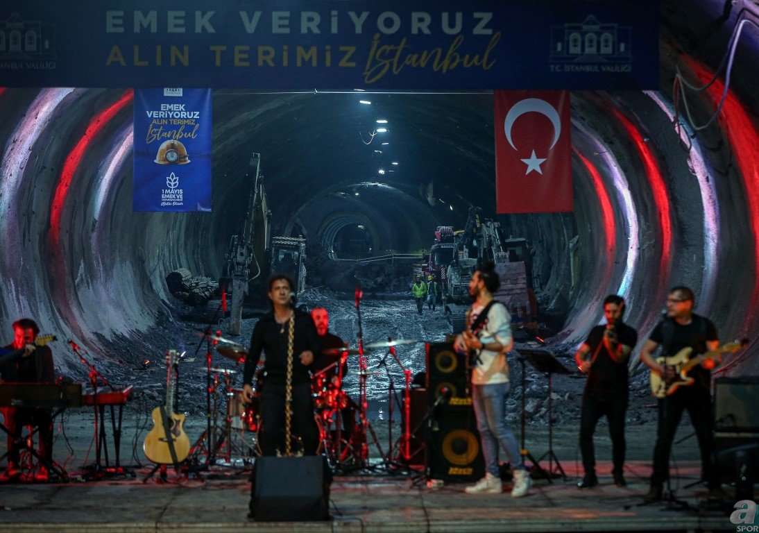 Şarkıcı Kıraç 1 Mayıs’ta yerin 72 metre altında konser verdi! İşte o görüntüler...