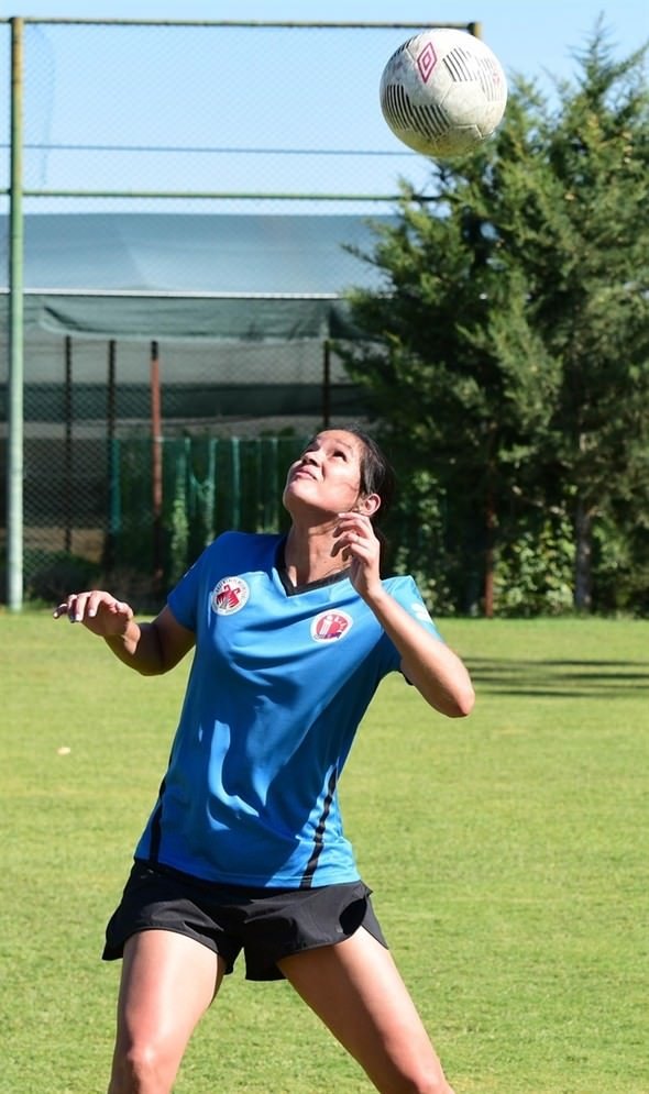 Dişi Ronaldinho taraftarı büyüledi
