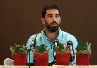 Arda Turan'a, basın mensuplarından protesto!