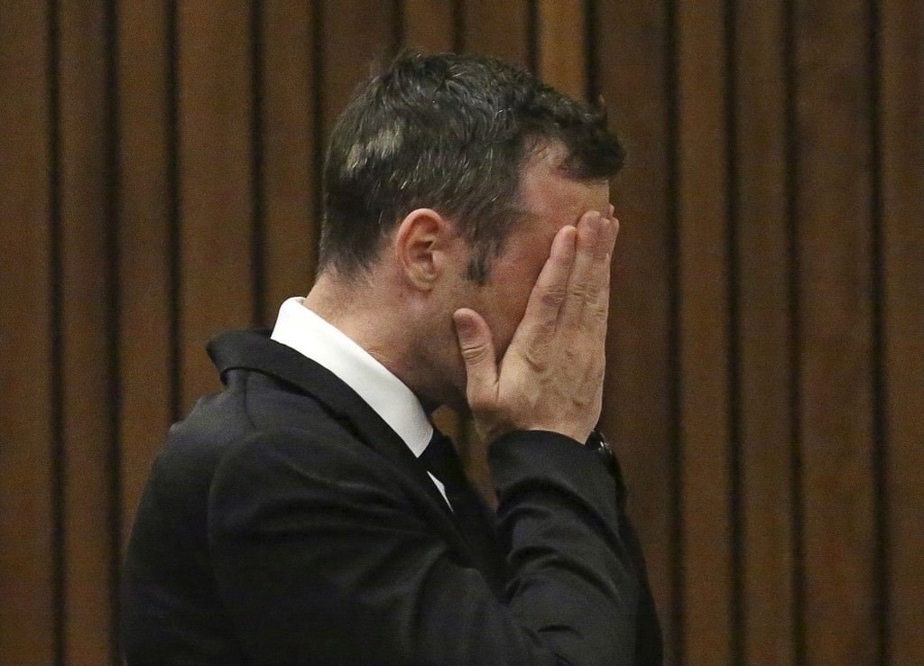Oscar Pistorius bileklerini kesti!
