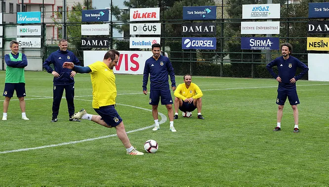 Fenerbahçeli eski futbolcular maç yaptı - 1
