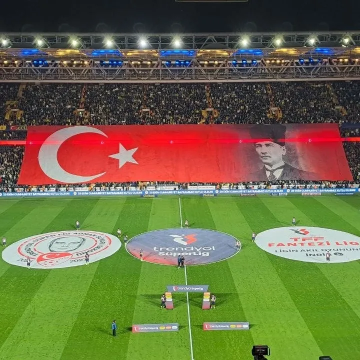 Fenerbahçe tribünlerinden Cumhuriyet Bayramı'na özel koreografi! - 2