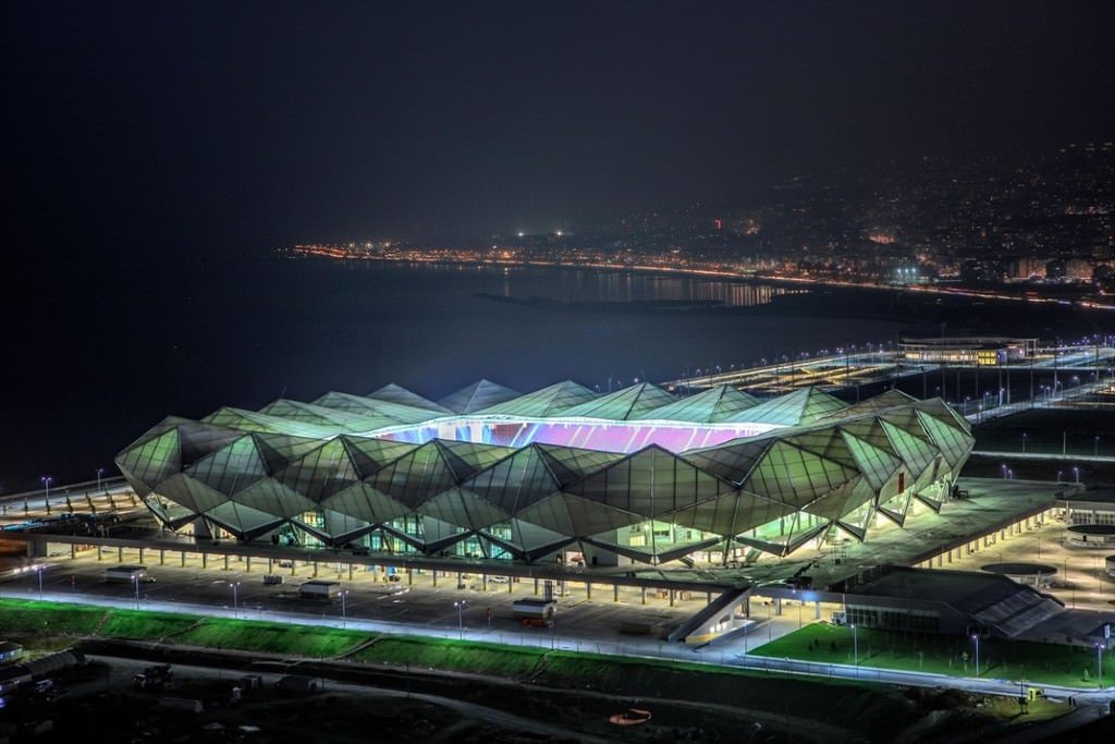 Akyazı Stadı’nda çim serimi bitti