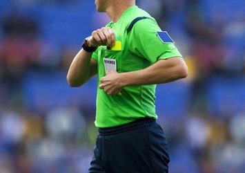 Böylesi görülmedi! Hakem kartlarını unuttu