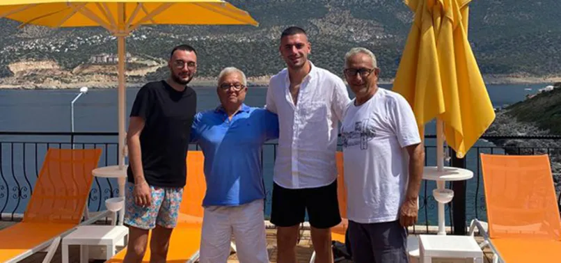 Son dakika spor haberi: A Milli Takım'ın ve Juventus'un savunmacısı Merih Demiral tatilini Kaş'ta yaptı!