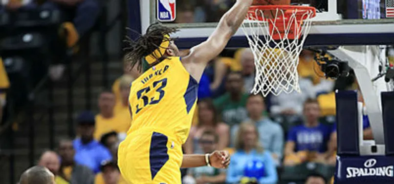 Myles Turner'dan geceye damga vuran smaç
