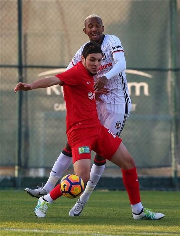 Beşiktaş’ta savunma dağıldı! Oyuncular tartıştı...