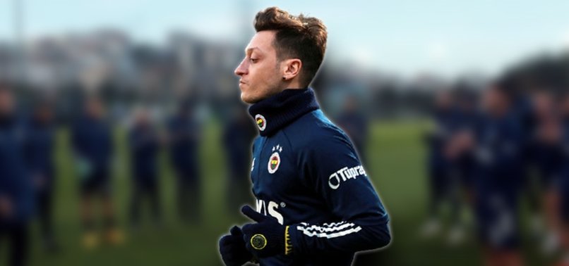 Fenerbahçe efsanelerinden Mesut Özil'e hoş geldin mesajları!