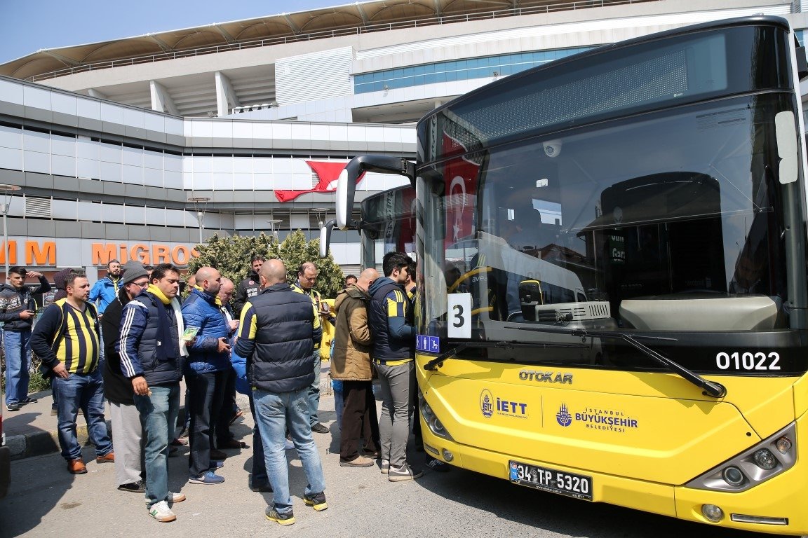 Fenerbahçe taraftarı Türk Telekom Arena’ya geldi