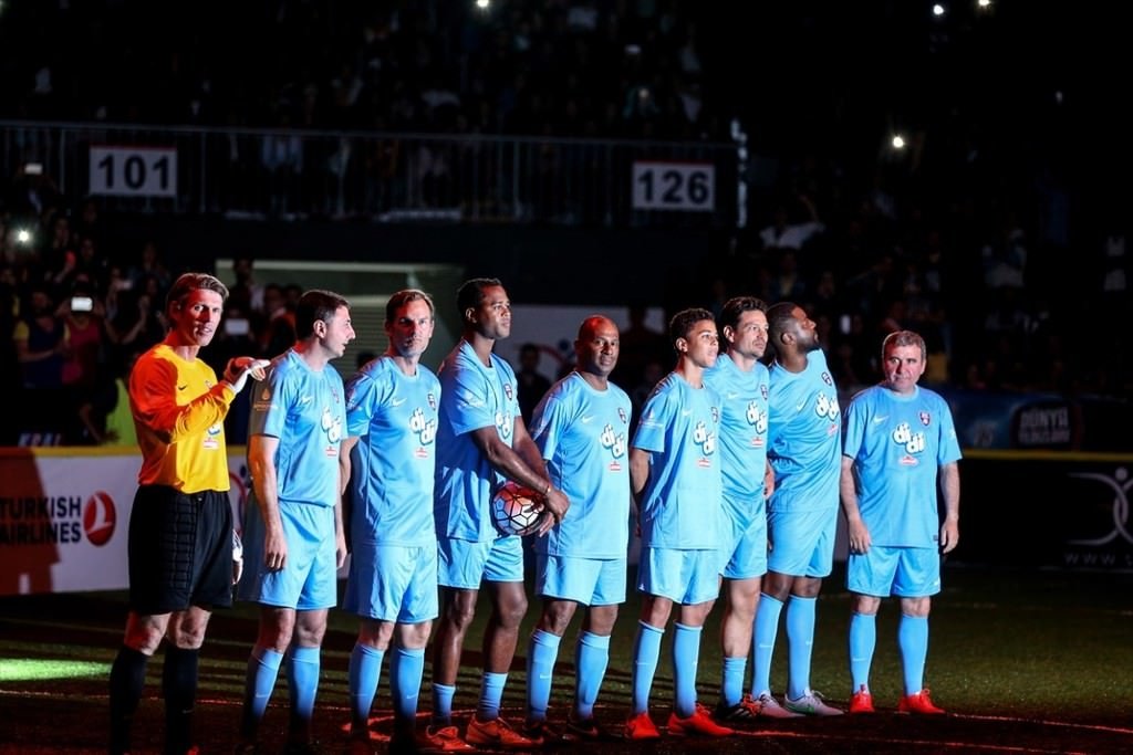 Futbolun yıldızları Darülaceze için oynadı