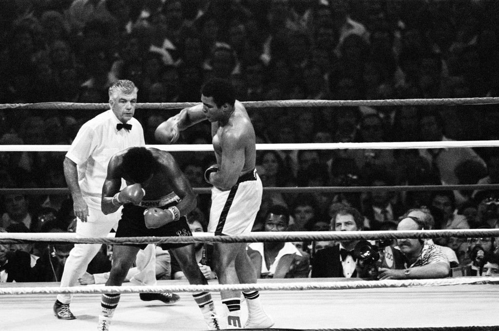 Efsanevi boksör Muhammed Ali hayatını kaybetti