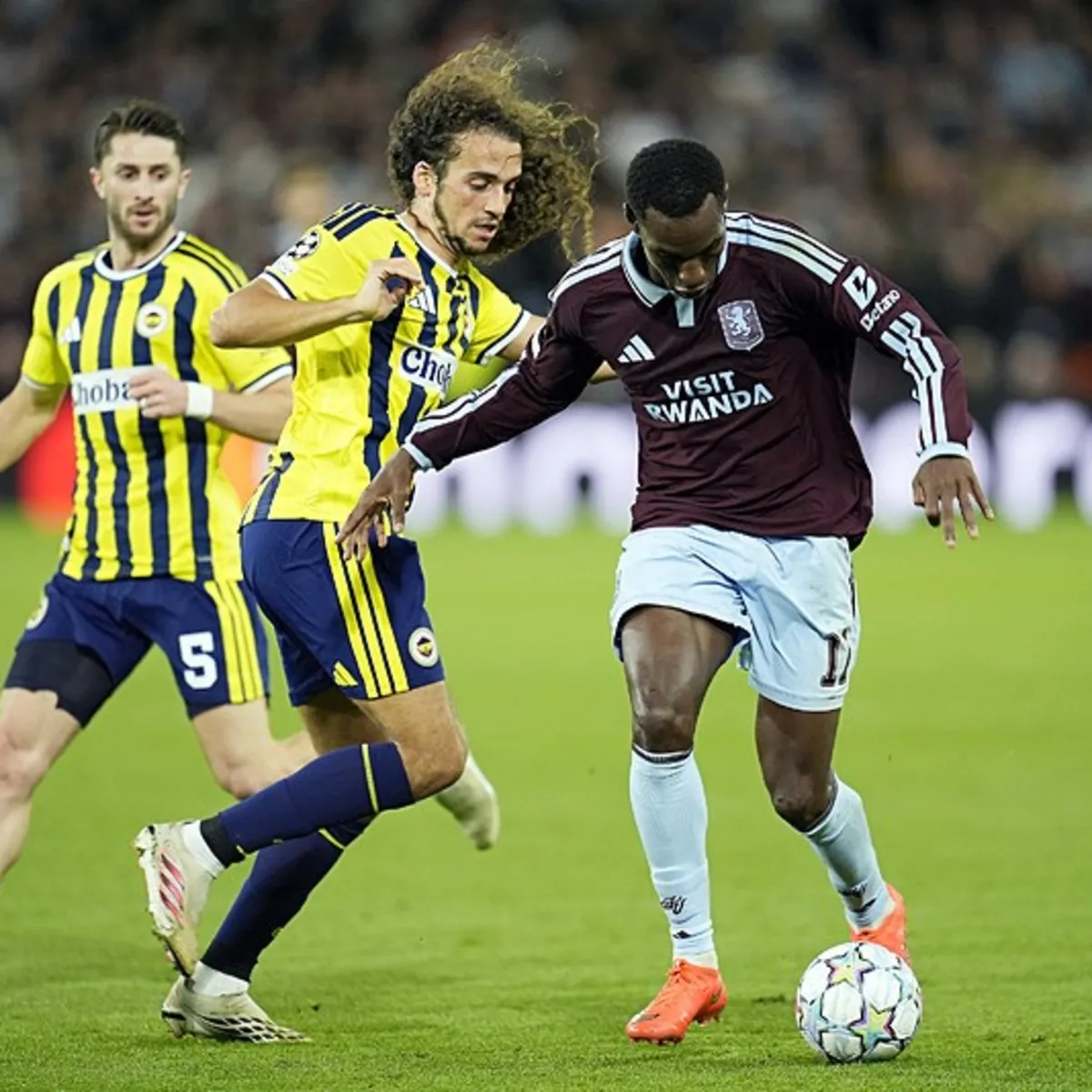 Spor yazarları Aston Villa-Fenerbahçe maçını yorumladı: Hoca maçı bizim gibi izledi