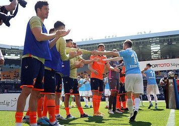 Başakşehir şampiyonu alkışladı!