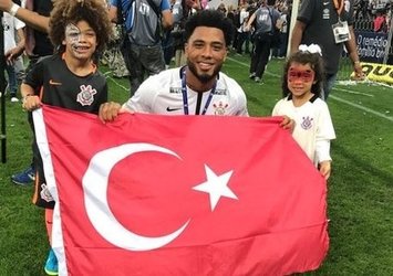 Şampiyonluğu Türkiye bayrağı ile kutladı