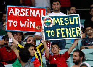 Bakü'de Mesut Özil'e Fenerbahçe mesajı